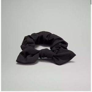 Set of 6 Lululemon bow scrunchies